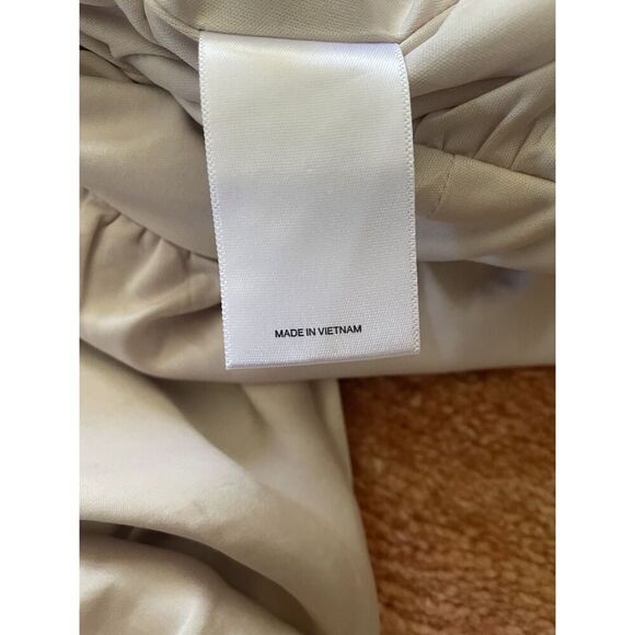 NWOT EXPRESS Satin Flutter Sleeve Culotte Jumpsuit champagne  Color Sz  XXS - Picture 9 of 11